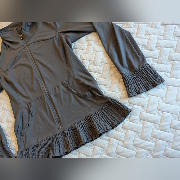 REI Athletic Jacket Women’s M Grey Ruffle High Neck Full Zip - Picture 2 of 11